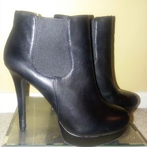 Black Gianni Bini booties